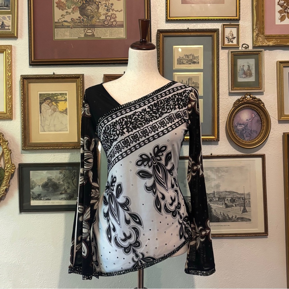Whimsical Asymmetric Mesh Top